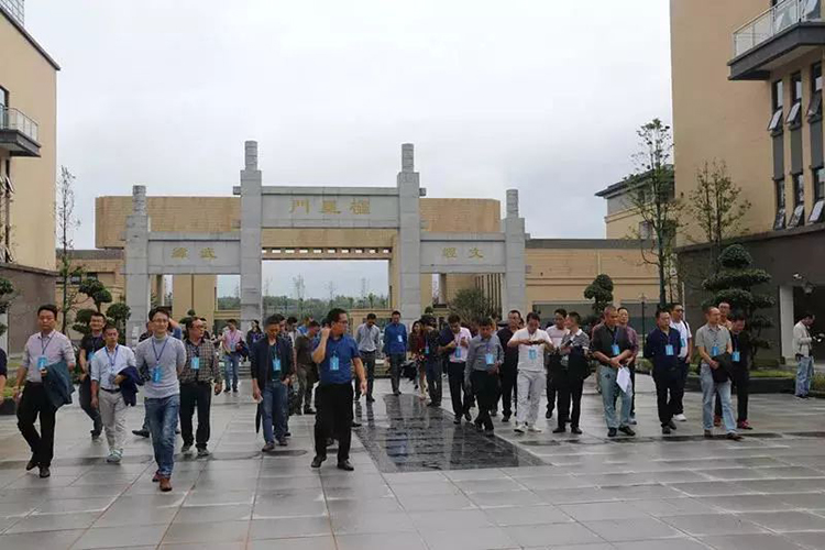 自貢衡中|62名校長來?？疾煊^摩