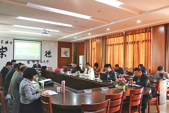 平湖教育界領導及專家來我校調(diào)研